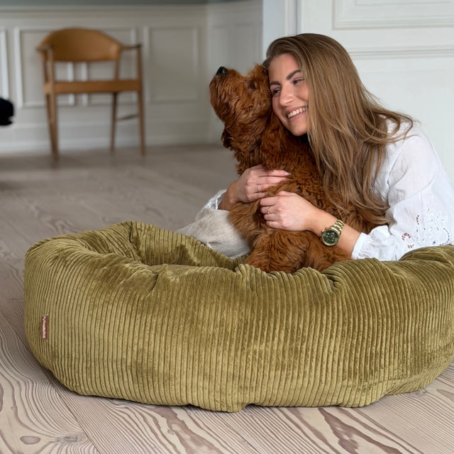 Elva hundekurven i oliven - bred fløjl