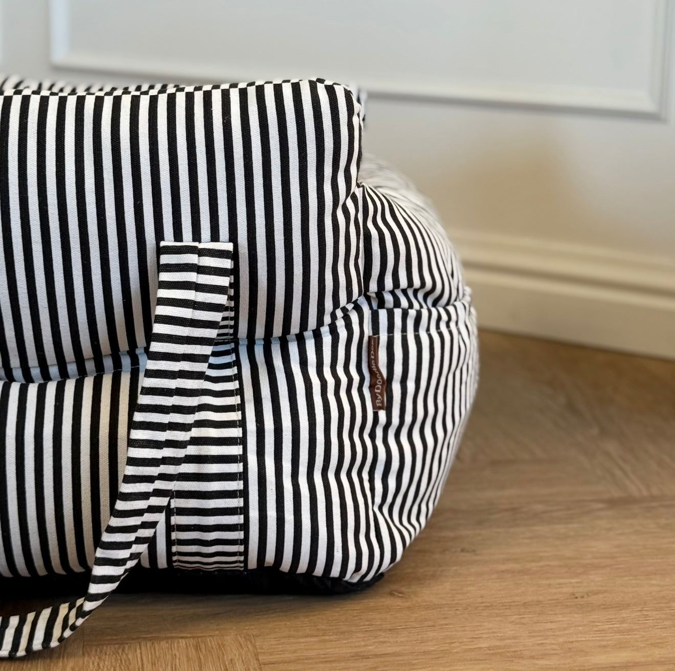 Hjalmar bilsæde sort/creme stribet