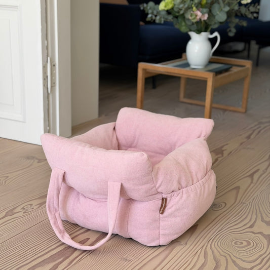 HJALMAR HUNDE TASKE/BILSÆDE - STØVET LYSERØD