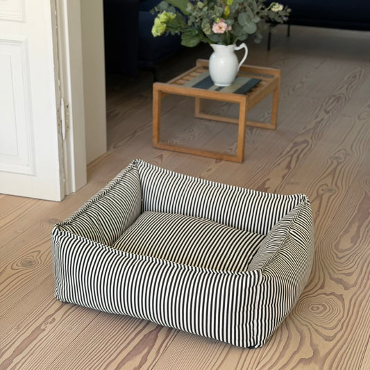 Anna hundekurven i sort & creme stribet