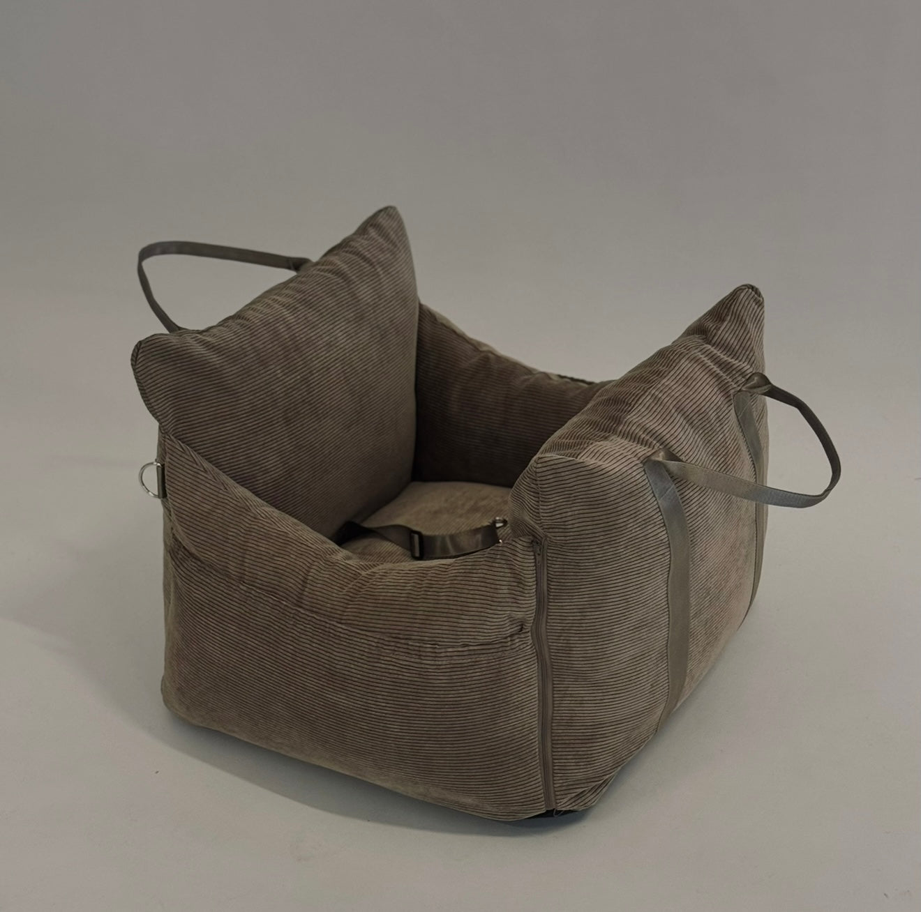 NYHED - lille Bjørk bilsæde - brun smal fløjl 52 x 52 x 36 cm